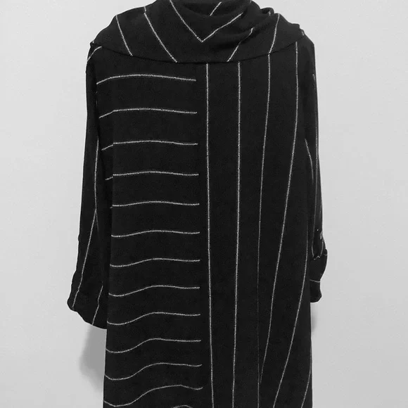 ari mills Top - Picture 3 of 9